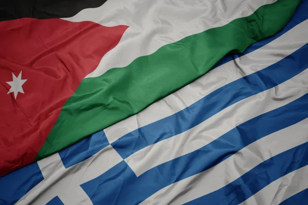Acenando bandeira colorida da grécia e bandeira nacional da Jordânia . — Fotografia de Stock