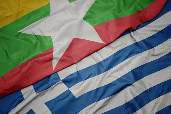 Acenando bandeira colorida da Grécia e bandeira nacional de Mianmar . — Fotografia de Stock