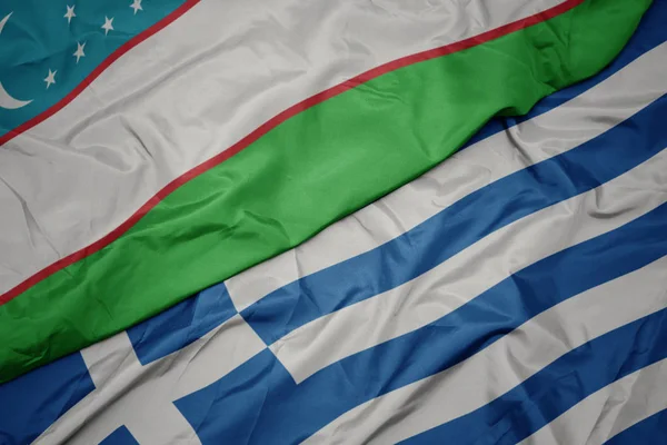 Acenando bandeira colorida da grécia e bandeira nacional do uzbequistão . — Fotografia de Stock