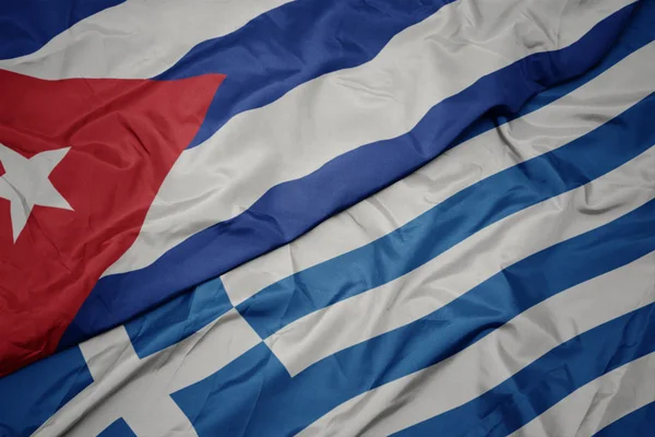 Mávající barevná vlajka Řecka a národní vlajka Kuby. — Stock fotografie