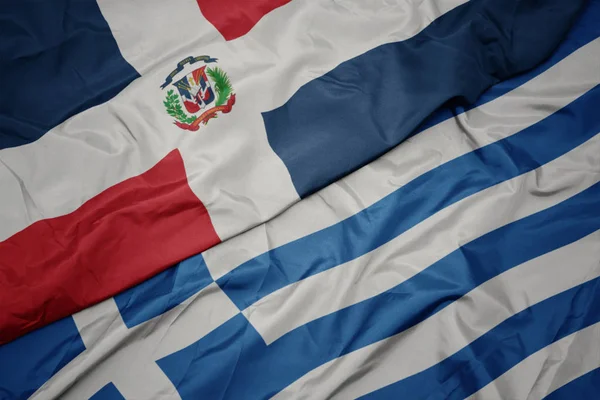 Ondeando colorida bandera de Grecia y bandera nacional de República Dominicana . —  Fotos de Stock