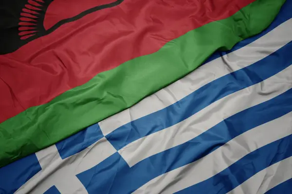 Acenando bandeira colorida da Grécia e bandeira nacional do Malawi . — Fotografia de Stock