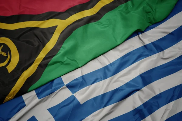 Acenando bandeira colorida da grécia e bandeira nacional de Vanuatu  . — Fotografia de Stock