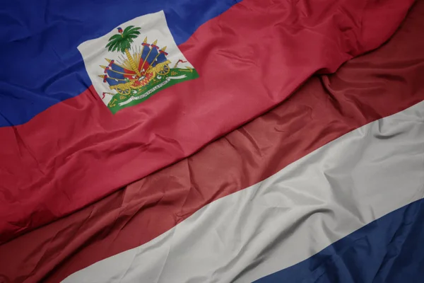 Macha kolorowy flaga Holandii i Narodowej flagi Haiti. — Zdjęcie stockowe