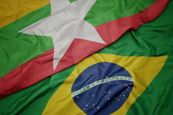 Ondeando colorida bandera de Brasil y bandera nacional de myanmar . — Foto de Stock