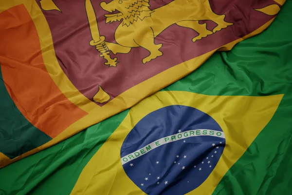 Agitant le drapeau coloré du Brésil et le drapeau national de sri lanka . — Photo