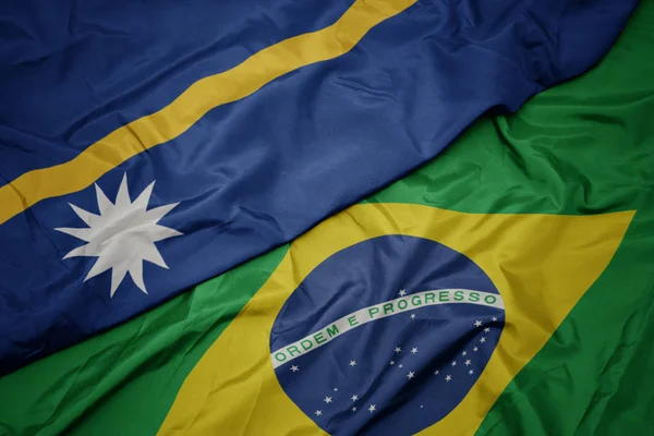 Viftande färgglada flagga av Brasilien och nationella flaggan av Nauru . — Stockfoto