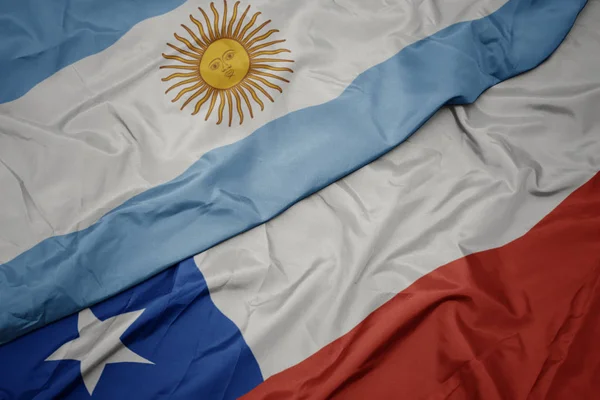 Ondeando colorida bandera de chile y bandera nacional de argentina . —  Fotos de Stock