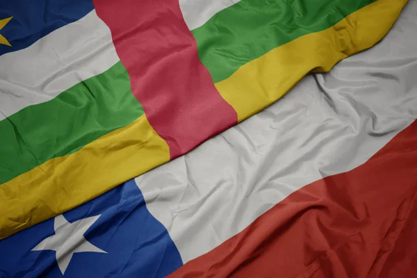 チリのカラフルな旗と中央アフリカ共和国の国旗を振る. — ストック写真