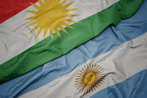 アルゼンチンのカラフルな旗とクルディスタンの国旗を振る. — ストック写真