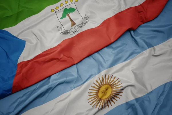 A színes Argentína zászlója, valamint Egyenlítői-Guinea nemzeti zászlaja. — Stock Fotó