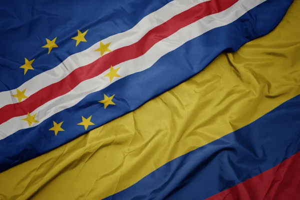 Mávající vlajka Kolumbie a národní vlajka Kapverd. — Stock fotografie
