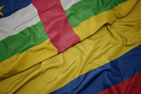 Kolombiya ve Orta Afrika Cumhuriyeti ulusal bayrağı renkli bayrak sallayarak. — Stok fotoğraf