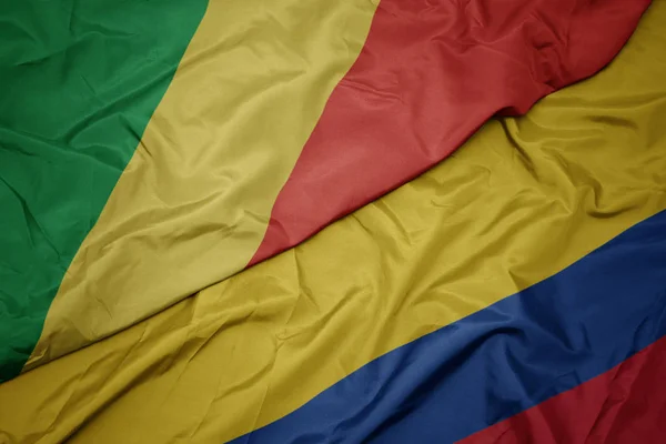 Ondeando colorida bandera de colombia y bandera nacional de república del congo . — Foto de Stock