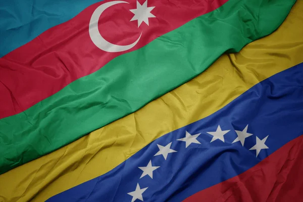Ondeando bandera de Venezuela y bandera nacional de Azerbaiyán . — Foto de Stock