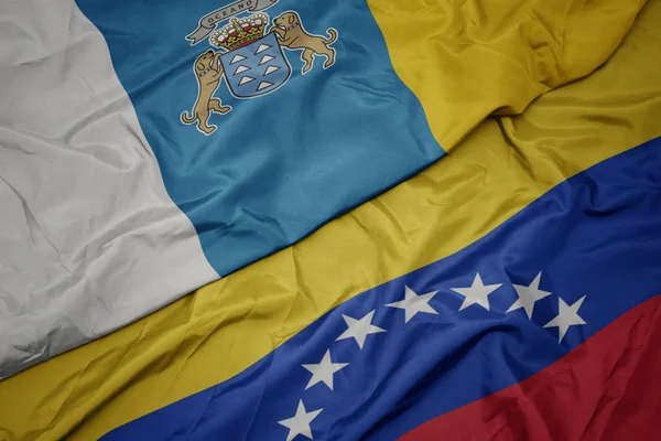Хвилястий барвистий прапор Венесуели та національний прапор Канарських островів . — стокове фото