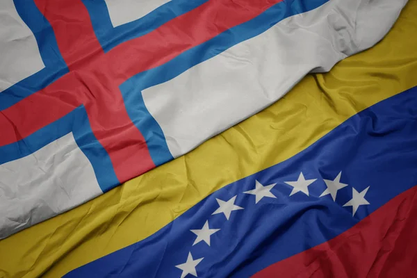 Vifta färgglada flagga Venezuela och nationella flaggan av Färöarna. — Stockfoto