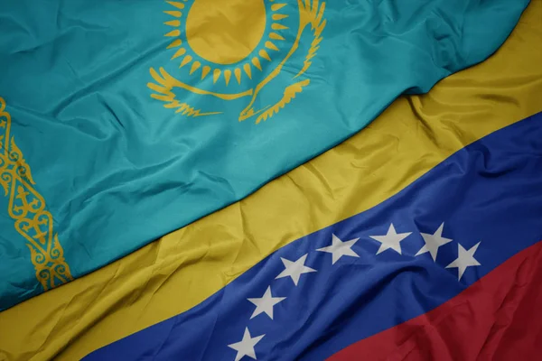 Розмахуючи барвистий прапор Венесуели і Національний прапор Казахстану. — стокове фото