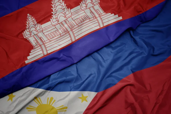 Ondeando colorida bandera de Filipinas y bandera nacional de Camboya . —  Fotos de Stock