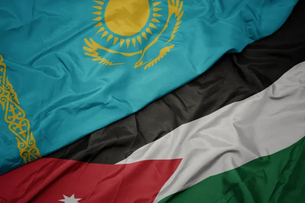 Sventolando bandiera colorata della Giordania e bandiera nazionale del Kazakistan . — Foto Stock