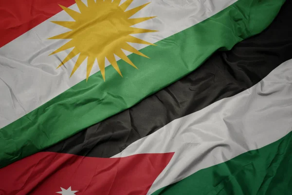 Sventolando bandiera colorata di Giordano e bandiera nazionale del kurdistan . — Foto Stock