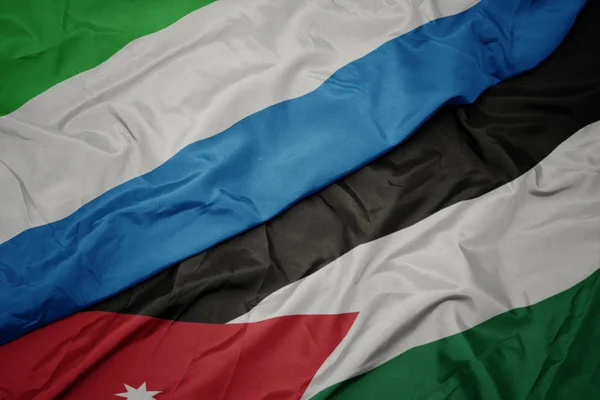 Ondeando colorida bandera de Jordania y bandera nacional de Sierra Leona . —  Fotos de Stock
