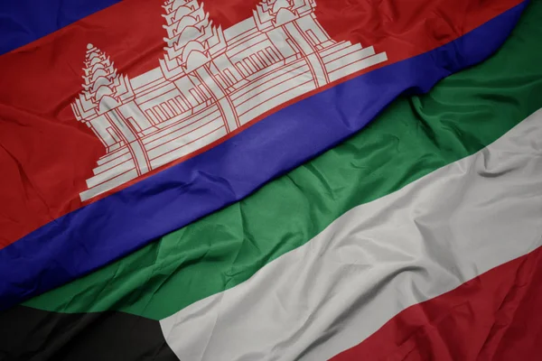 Acenando bandeira colorida do kuwait e bandeira nacional da cambodia . — Fotografia de Stock