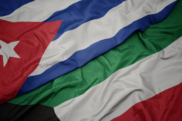 Ondeando colorida bandera de kuwait y bandera nacional de cuba . — Foto de Stock