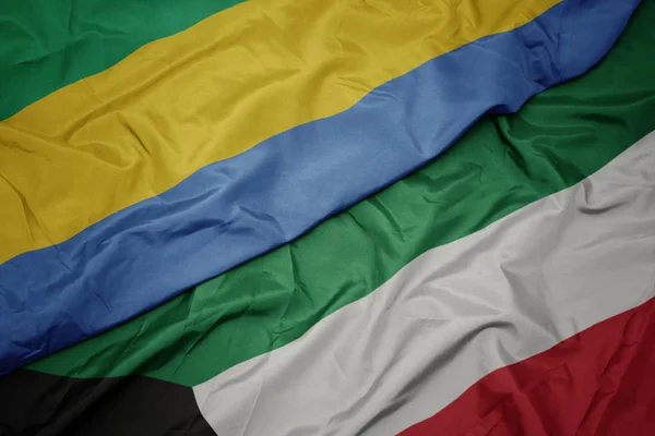 Acenando bandeira colorida do kuwait e bandeira nacional do gabão . — Fotografia de Stock
