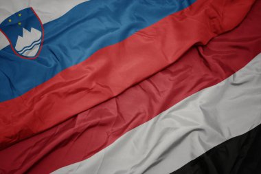 yemen ve slovenya ulusal bayrağı renkli bayrak sallayarak.