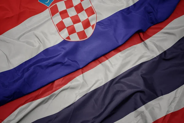 Ondeando colorida bandera de Tailandia y bandera nacional de Croacia . —  Fotos de Stock
