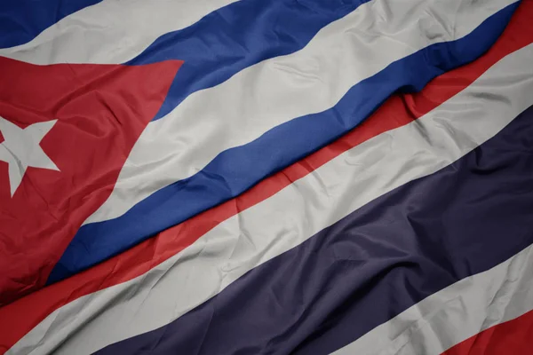 Zwaaiende kleurrijke vlag van Thailand en de nationale vlag van Cuba. — Stockfoto