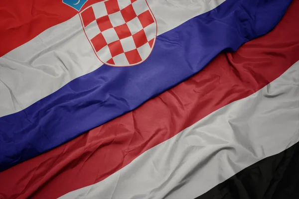 Mávající barevná vlajka Jemenu a národní vlajka Chorvatska. — Stock fotografie