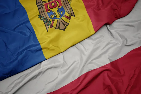 Ondeando colorida bandera de Polonia y bandera nacional de Moldavia . —  Fotos de Stock