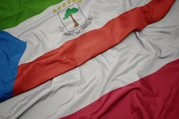 Acenando bandeira colorida de polônia e bandeira nacional da Guiné Equatorial . — Fotografia de Stock
