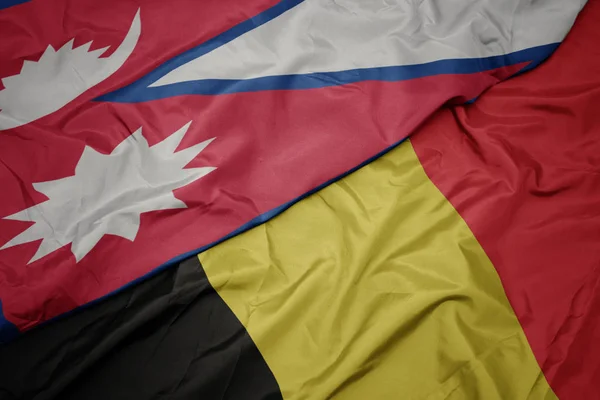 Размахивая красочным флагом Бельгии и флагом Непала . — стоковое фото