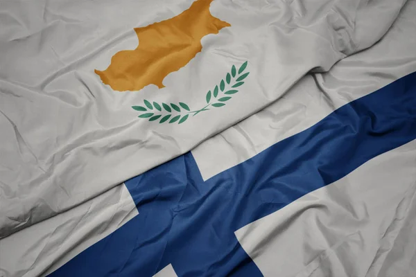 Sventolando bandiera colorata della Finlandia e bandiera nazionale di Cipro . — Foto Stock