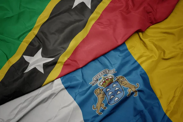 Sventolando bandiera colorata delle isole canarie e bandiera nazionale dei santi gattini e nevis . — Foto Stock