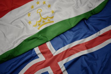 İzlanda 'nın renkli bayrağı ve Tacikistan' ın ulusal bayrağı sallanıyor..