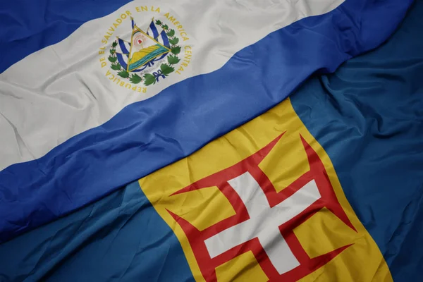 Madeira 'nın renkli bayrağı ve El Salvador' un ulusal bayrağı sallanıyor.. — Stok fotoğraf