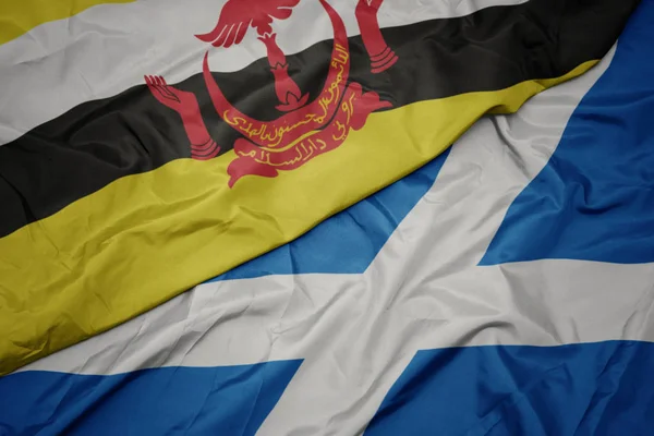 Acenando bandeira colorida da Escócia e bandeira nacional de brunei . — Fotografia de Stock