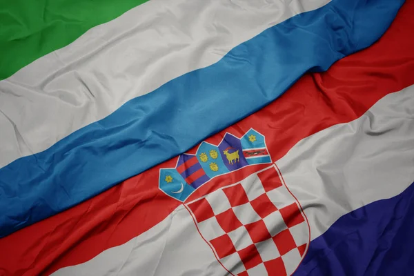 Mávání barevnou vlajkou Chorvatska a národní vlajkou Sierra Leone. — Stock fotografie