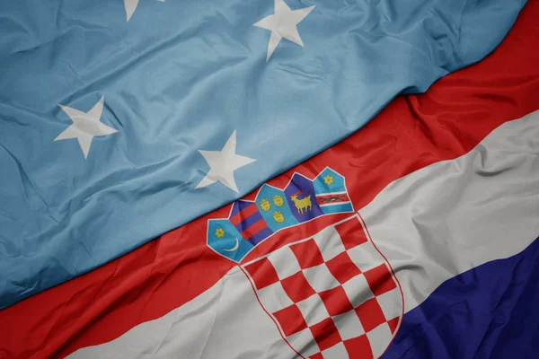 Ondeando colorida bandera de croacia y bandera nacional de los Estados Federados de Micronesia  . — Foto de Stock