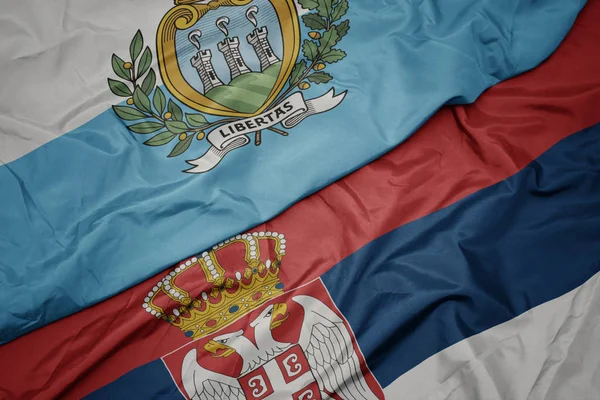 セルビアのカラフルな旗とサンマリノの国旗を振って. — ストック写真