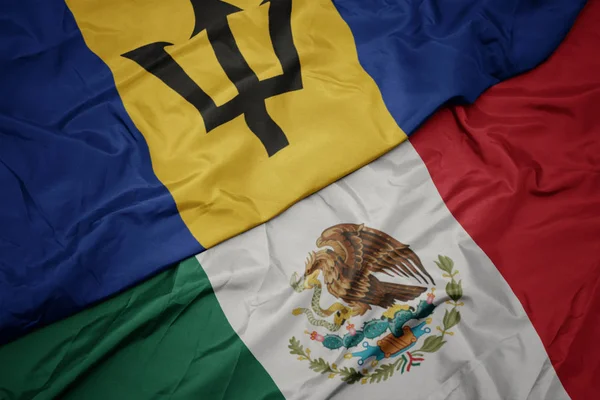 Ondeando colorida bandera de México y bandera nacional de barbados. macro — Foto de Stock