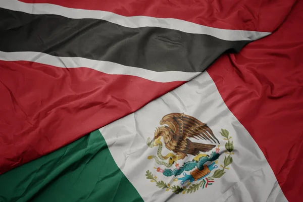 Powiewa kolorowa flaga Meksyku i flaga narodowa Trynidadu i Tobago. makro — Zdjęcie stockowe