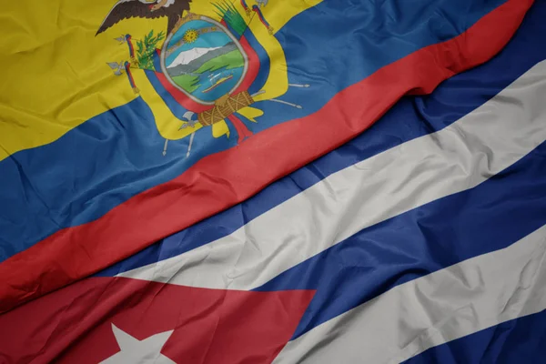 Ondeando colorida bandera de cuba y bandera nacional de ecuador . —  Fotos de Stock