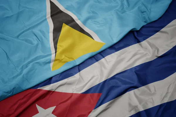 Schwenken bunte kubanische fahne und nationale fahne der heiligen lucia. — Stockfoto