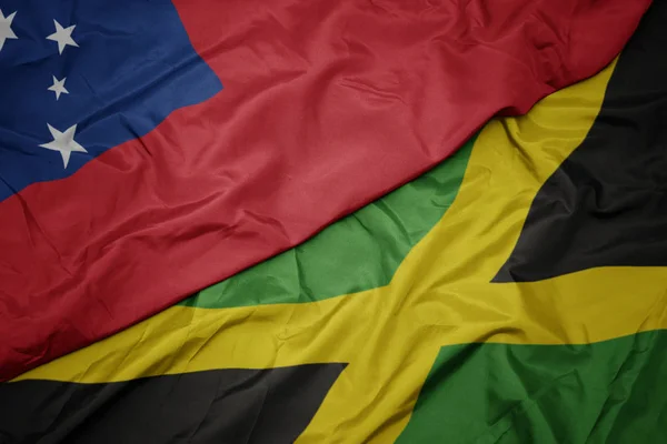 Ondeando colorida bandera de jamaica y bandera nacional de Samoa  . — Foto de Stock