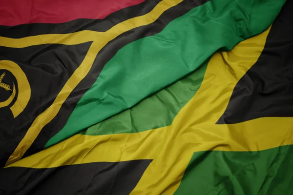 Agitant drapeau coloré de jamaica et drapeau national de Vanuatu  . — Photo